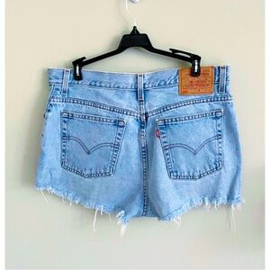 Vintage Levi’s cut off jean 550 shorts relaxed fit, tapered leg